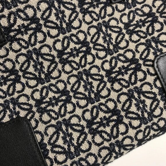 LOEWE Anagrams Amazona 19 Hand bag - Picture 7 of 15